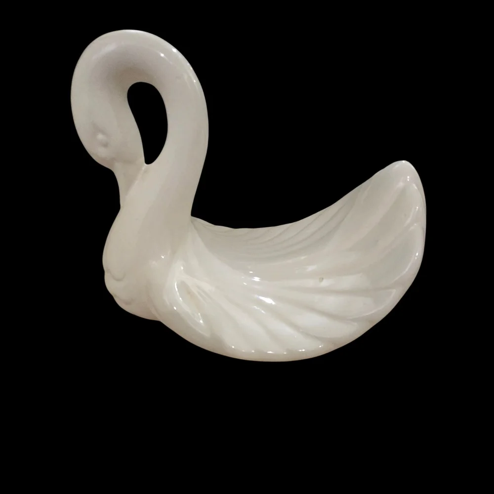 Vintage  Swan from 1981 by Andre Richard Co. Made in Korea - Picture 2 of 3